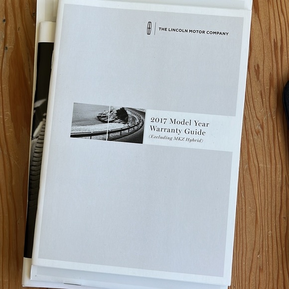 2017 Lincoln MKZ owners manual & key fob for reprogramming - Picture 5 of 10